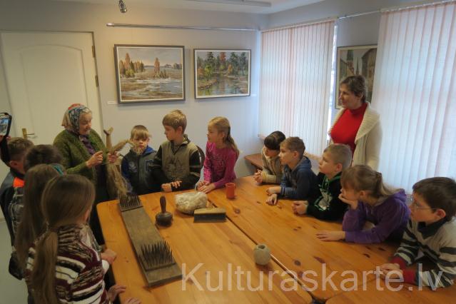 muzejpedagoģiskā nodarbība ''Senie darbarīki un to pielietošana"'